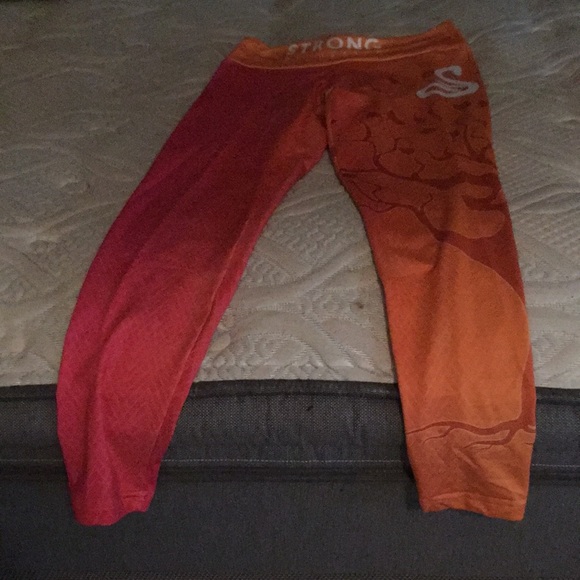 Strong by design orange and pink-red leggings with pattern - Picture 4 of 6
